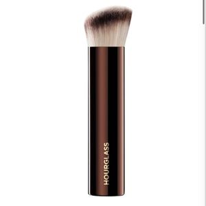 SEAMLESS FINISH FOUNDATION BRUSH